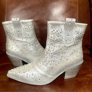 Sparkling Silver Rhinestone Embellished Western Style Boots Size 9.5